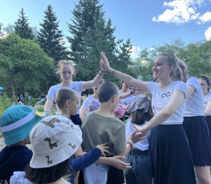 Всех коллег нужно знать в лицо!